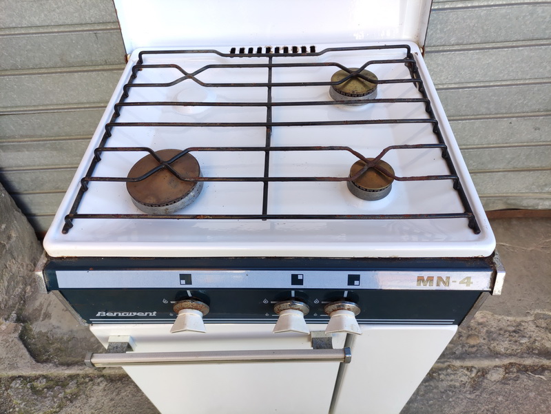 cocina 3fuegos +cabezagasbutano benavent 82.5x49.7x48 1u